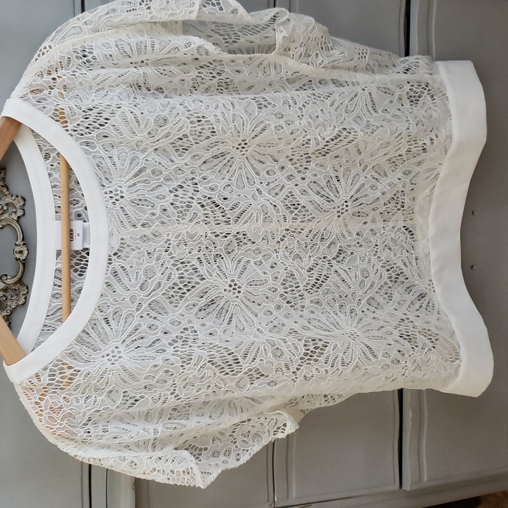 CAbi white floral Ole lace top NWOB Style #5342